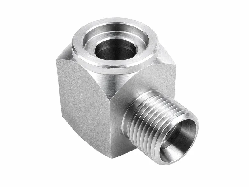Block-style hydraulic weld fitting with threaded side port and machined top bore